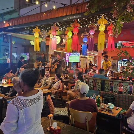 Merry V Guesthouse Bangkok Eksteriør billede