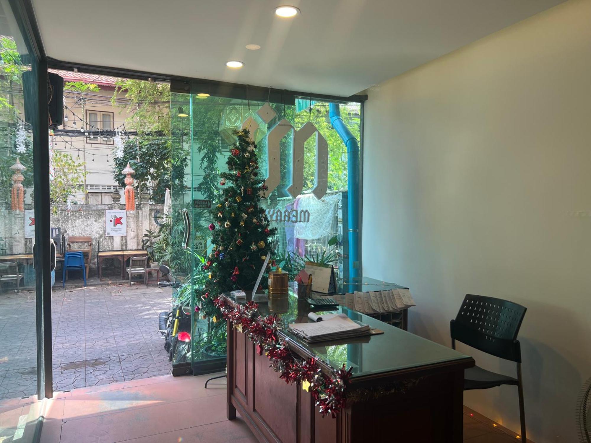 Merry V Guesthouse Bangkok Eksteriør billede
