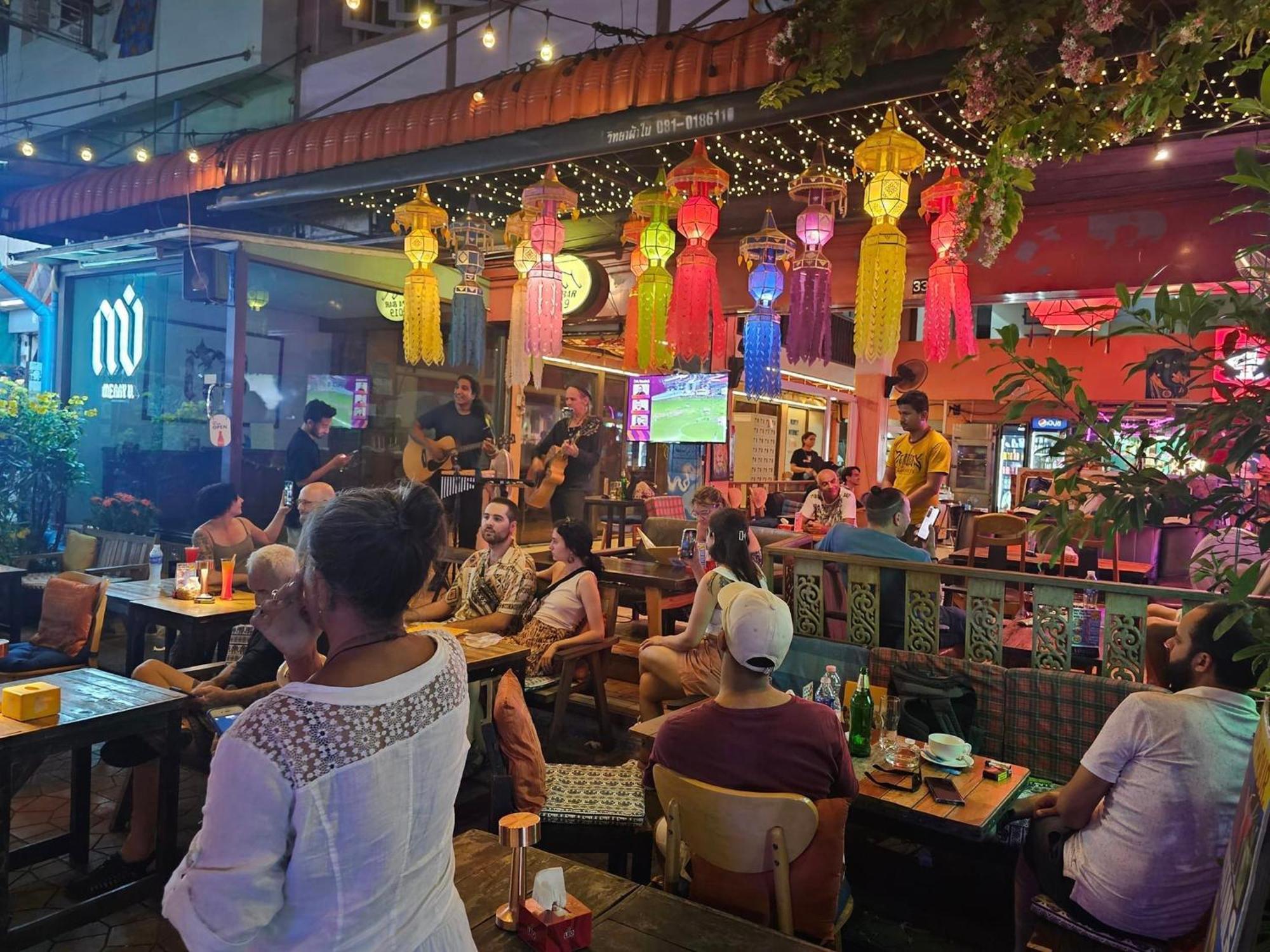 Merry V Guesthouse Bangkok Eksteriør billede